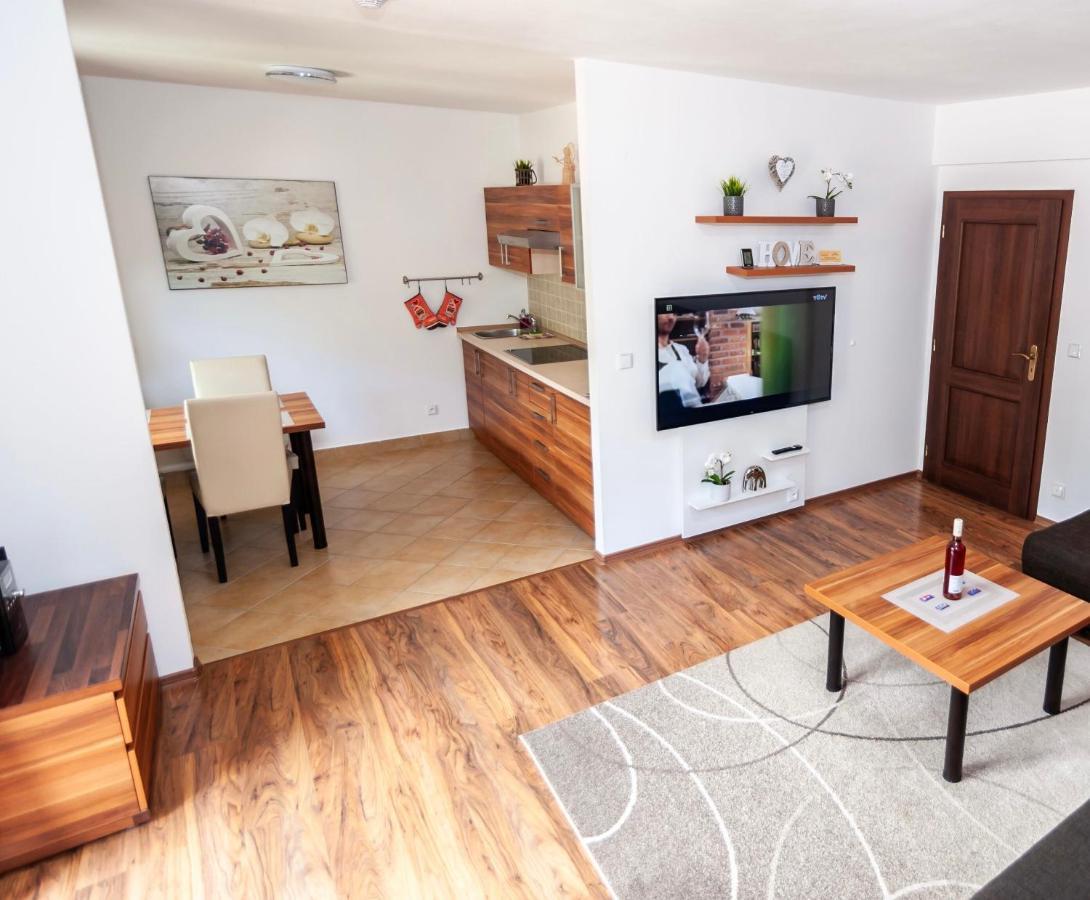 Vila Helena - Apartman Helena 15 Apartment Ruzomberok Ngoại thất bức ảnh